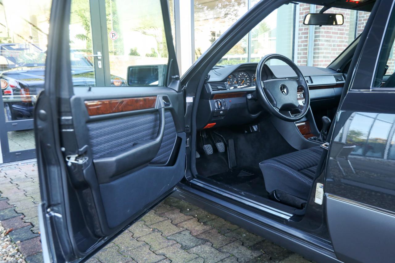 1992 Mercedes - Benz Mercedes Benz 200 E W124 &ldquo;36.000 km with one owner&rdquo; NEW ORIGINAL CONDITION