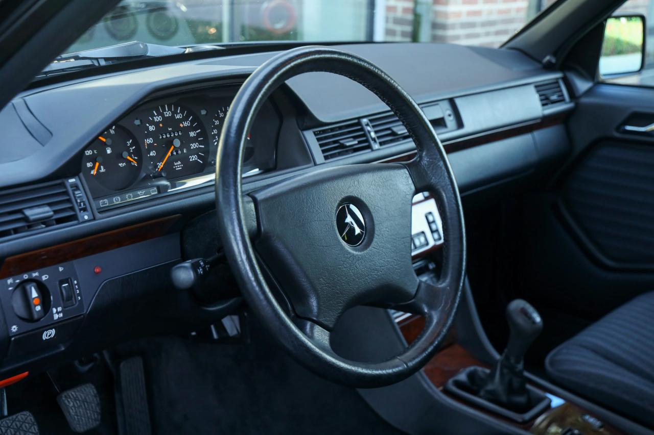 1992 Mercedes - Benz Mercedes Benz 200 E W124 &ldquo;36.000 km with one owner&rdquo; NEW ORIGINAL CONDITION