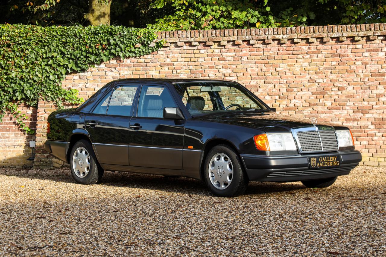 1992 Mercedes - Benz Mercedes Benz 200 E W124 &ldquo;36.000 km with one owner&rdquo; NEW ORIGINAL CONDITION