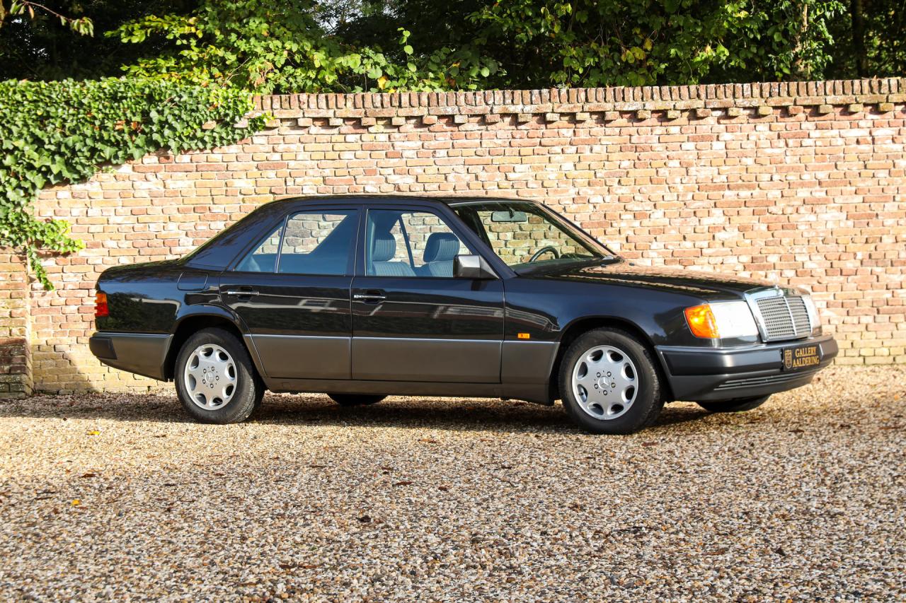 1992 Mercedes - Benz Mercedes Benz 200 E W124 &ldquo;36.000 km with one owner&rdquo; NEW ORIGINAL CONDITION