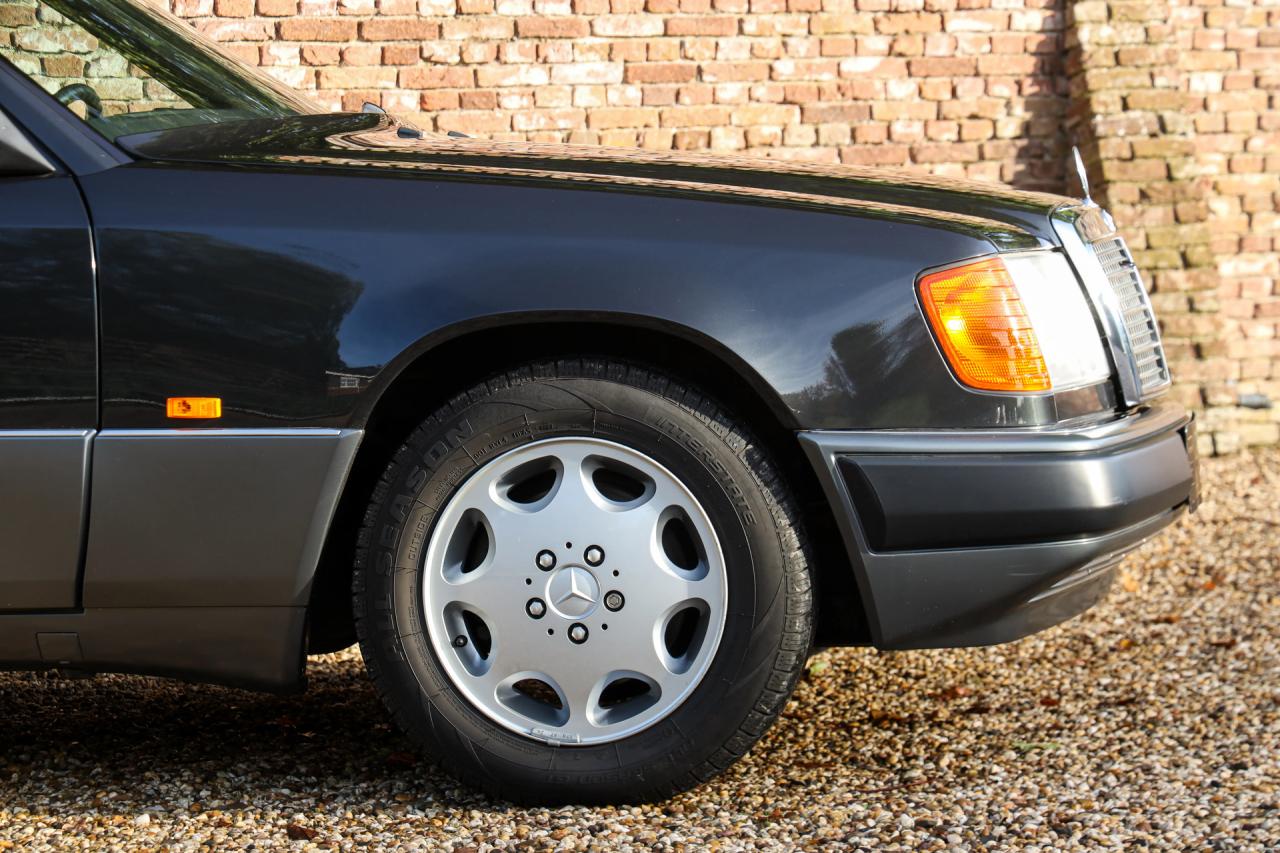 1992 Mercedes - Benz Mercedes Benz 200 E W124 &ldquo;36.000 km with one owner&rdquo; NEW ORIGINAL CONDITION