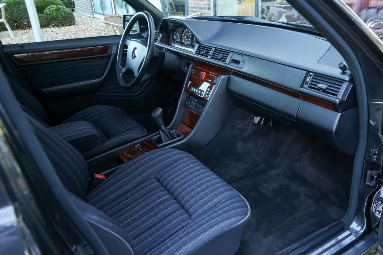 1992 Mercedes - Benz Mercedes Benz 200 E W124 &ldquo;36.000 km with one owner&rdquo; NEW ORIGINAL CONDITION