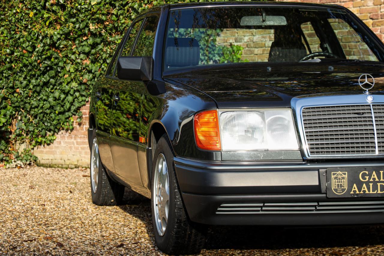 1992 Mercedes - Benz Mercedes Benz 200 E W124 &ldquo;36.000 km with one owner&rdquo; NEW ORIGINAL CONDITION