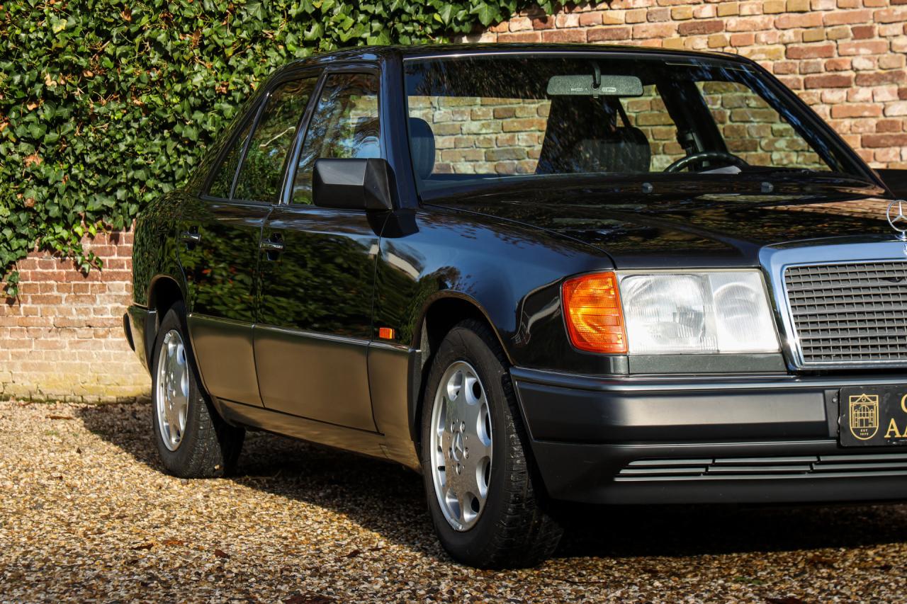 1992 Mercedes - Benz Mercedes Benz 200 E W124 &ldquo;36.000 km with one owner&rdquo; NEW ORIGINAL CONDITION