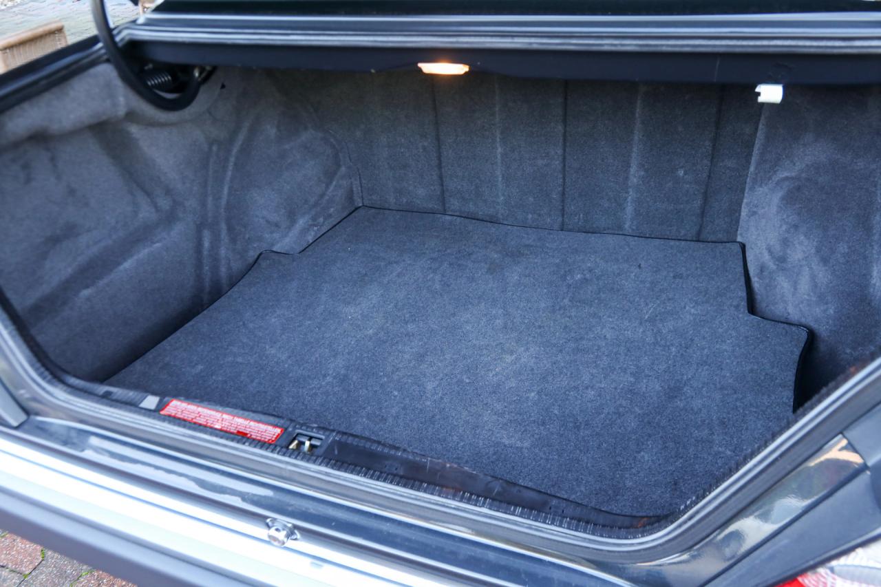 1992 Mercedes - Benz Mercedes Benz 200 E W124 &ldquo;36.000 km with one owner&rdquo; NEW ORIGINAL CONDITION