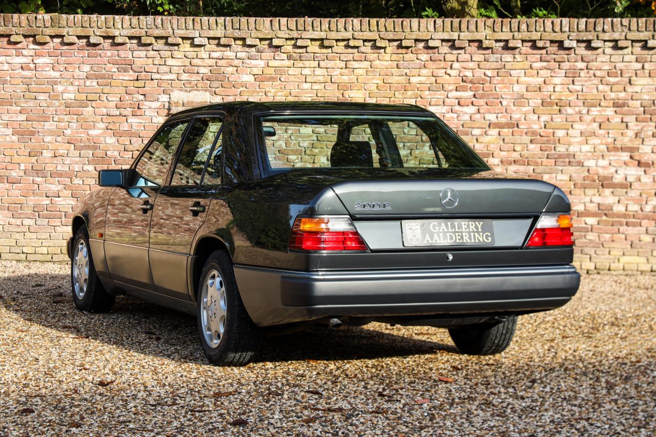 1992 Mercedes - Benz Mercedes Benz 200 E W124 &ldquo;36.000 km with one owner&rdquo; NEW ORIGINAL CONDITION