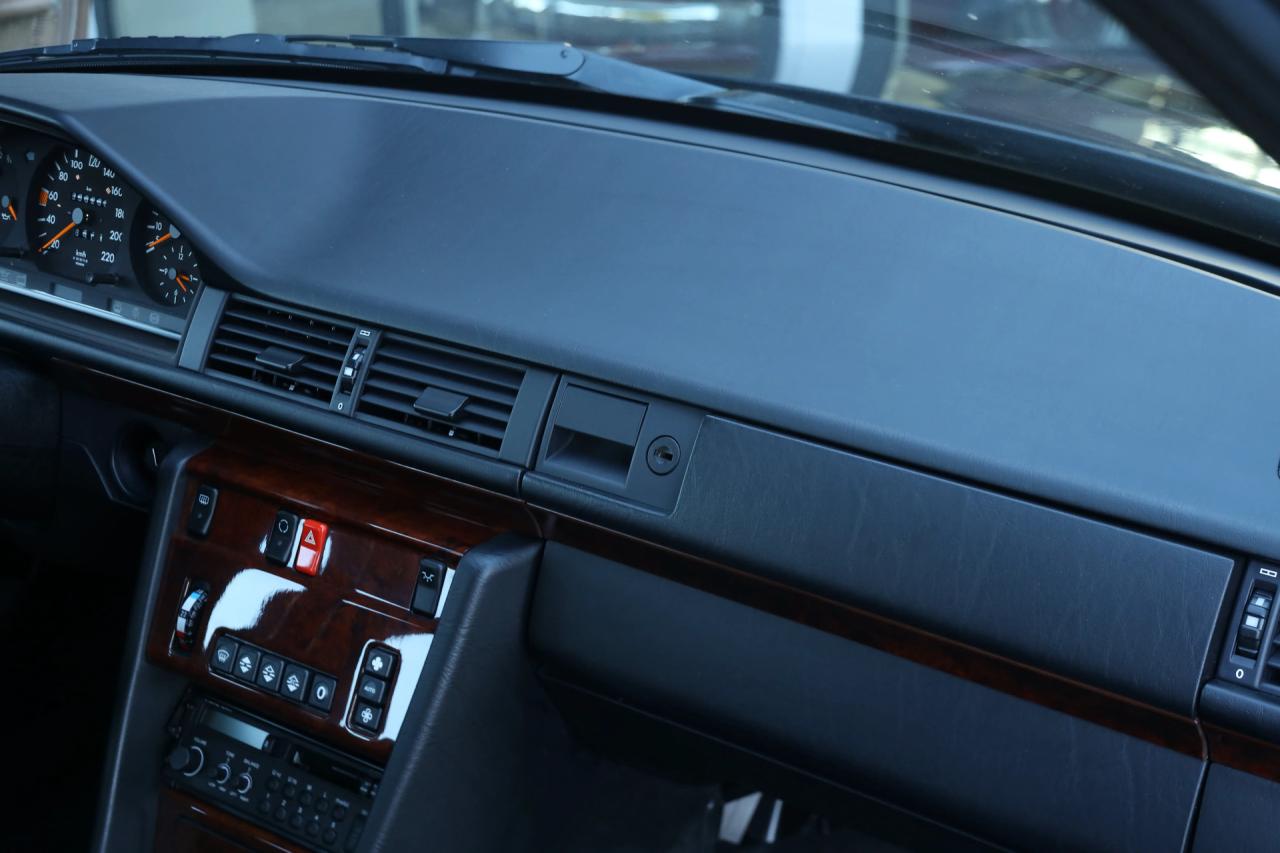 1992 Mercedes - Benz Mercedes Benz 200 E W124 &ldquo;36.000 km with one owner&rdquo; NEW ORIGINAL CONDITION