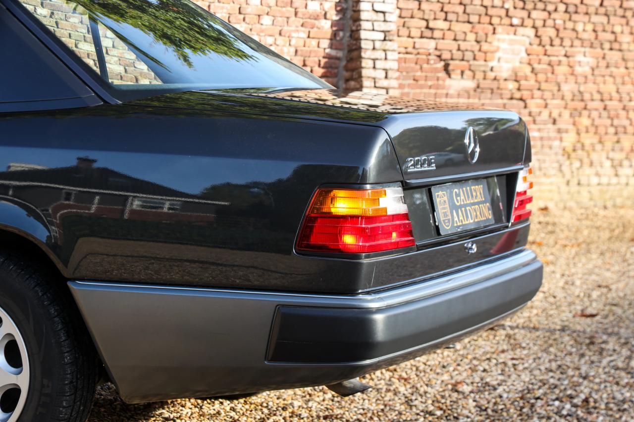 1992 Mercedes - Benz Mercedes Benz 200 E W124 &ldquo;36.000 km with one owner&rdquo; NEW ORIGINAL CONDITION