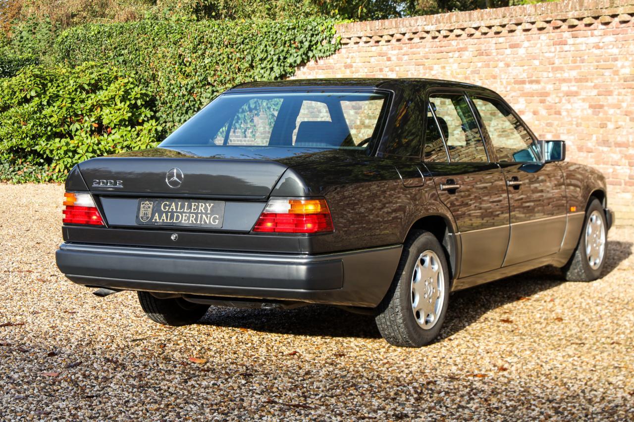 1992 Mercedes - Benz Mercedes Benz 200 E W124 &ldquo;36.000 km with one owner&rdquo; NEW ORIGINAL CONDITION