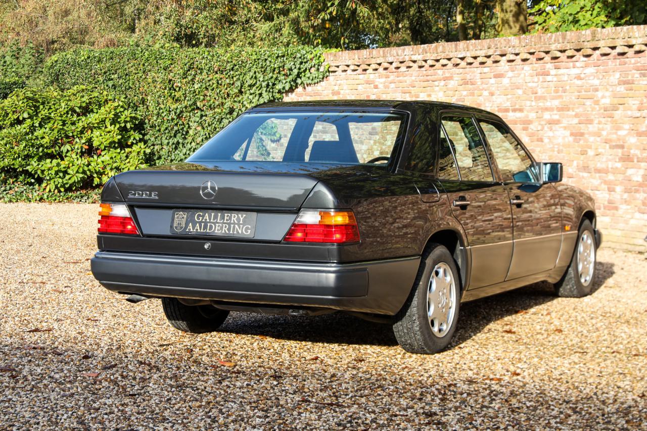 1992 Mercedes - Benz Mercedes Benz 200 E W124 &ldquo;36.000 km with one owner&rdquo; NEW ORIGINAL CONDITION