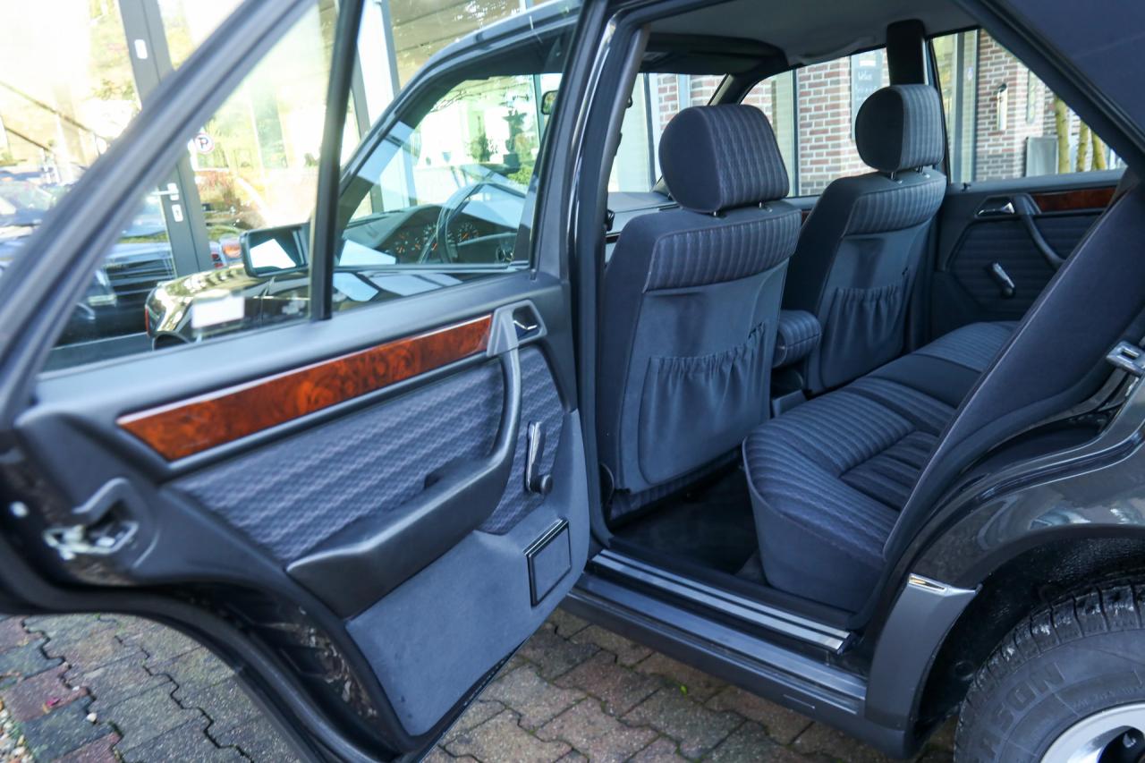 1992 Mercedes - Benz Mercedes Benz 200 E W124 &ldquo;36.000 km with one owner&rdquo; NEW ORIGINAL CONDITION