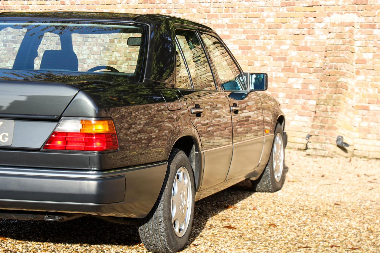 1992 Mercedes - Benz Mercedes Benz 200 E W124 &ldquo;36.000 km with one owner&rdquo; NEW ORIGINAL CONDITION