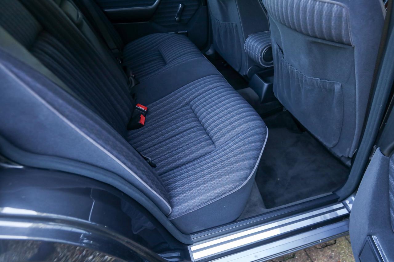 1992 Mercedes - Benz Mercedes Benz 200 E W124 &ldquo;36.000 km with one owner&rdquo; NEW ORIGINAL CONDITION