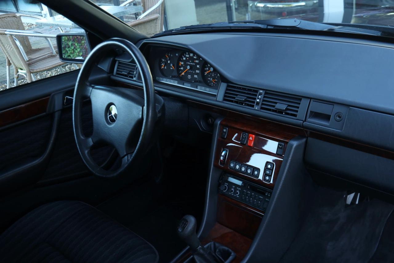 1992 Mercedes - Benz Mercedes Benz 200 E W124 &ldquo;36.000 km with one owner&rdquo; NEW ORIGINAL CONDITION