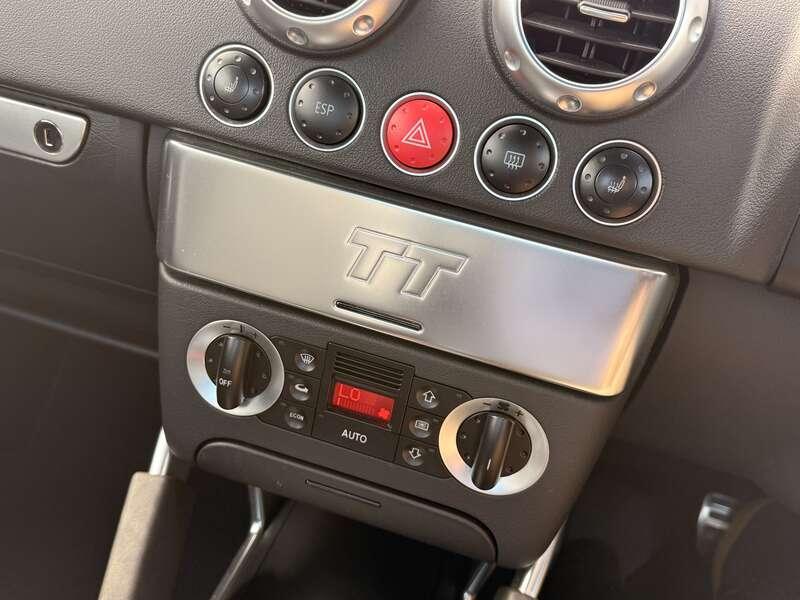 2004 Audi TT