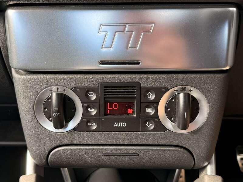 2004 Audi TT