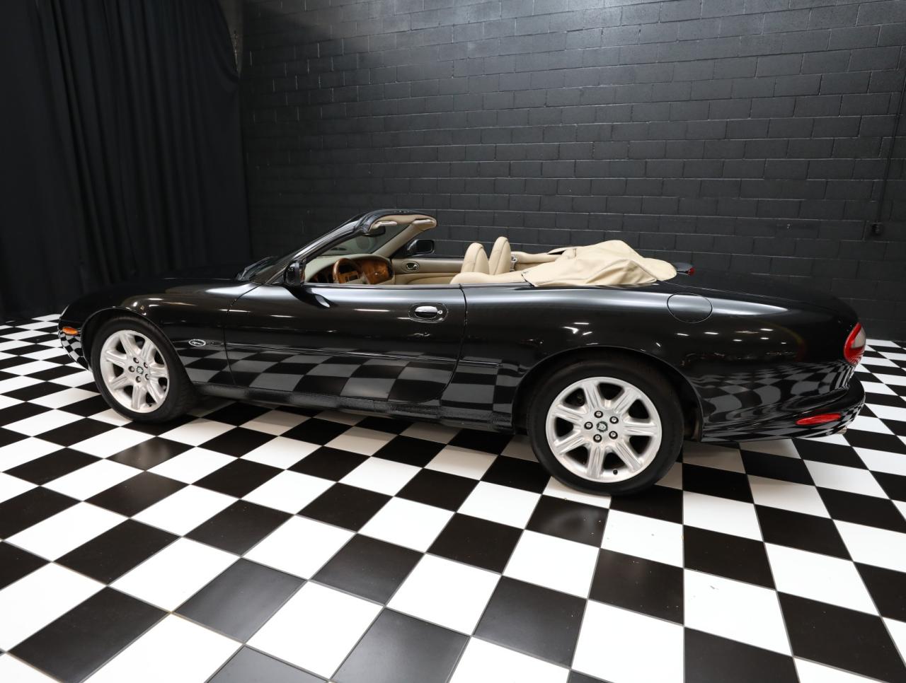 2000 Jaguar XK-Series