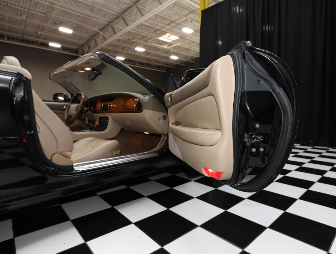 2000 Jaguar XK-Series