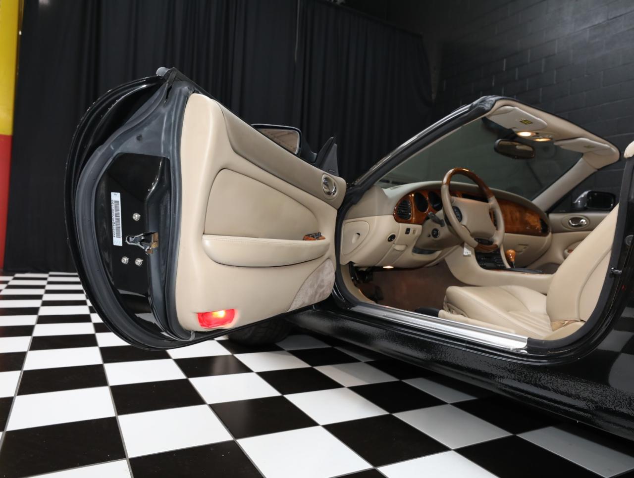 2000 Jaguar XK-Series