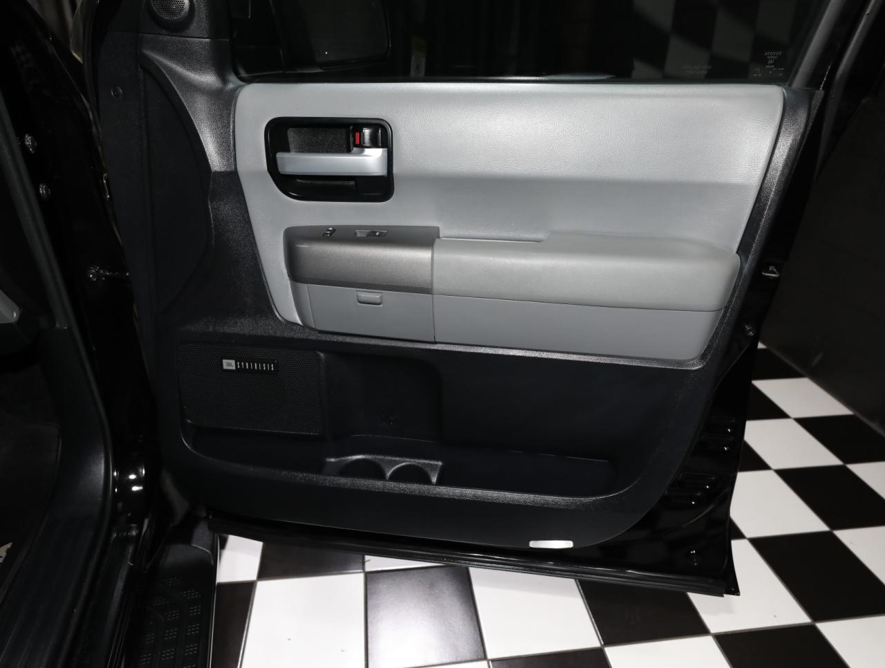 2016 Toyota Sequoia