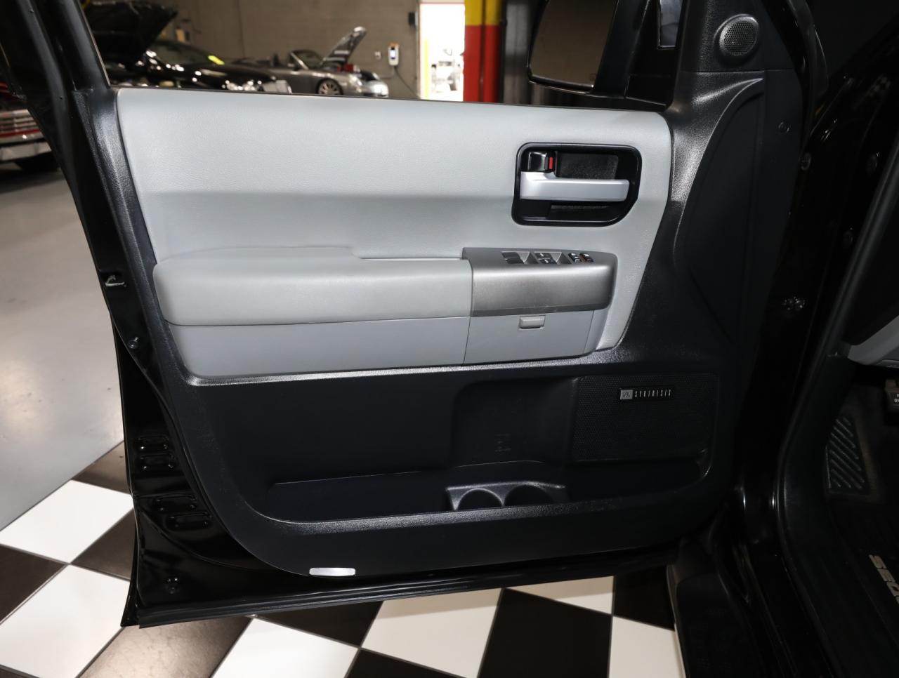 2016 Toyota Sequoia