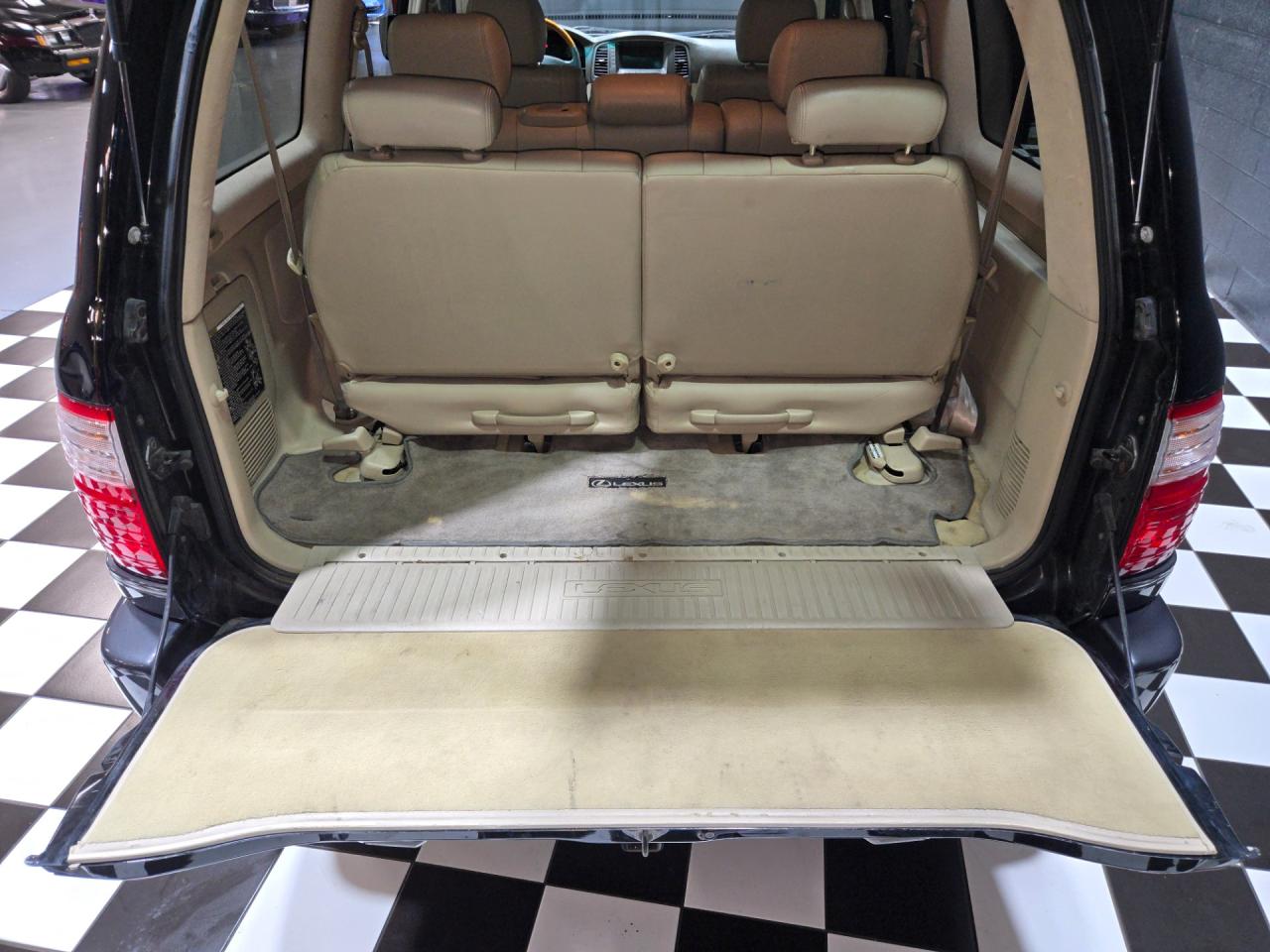 2004 Lexus LX 470