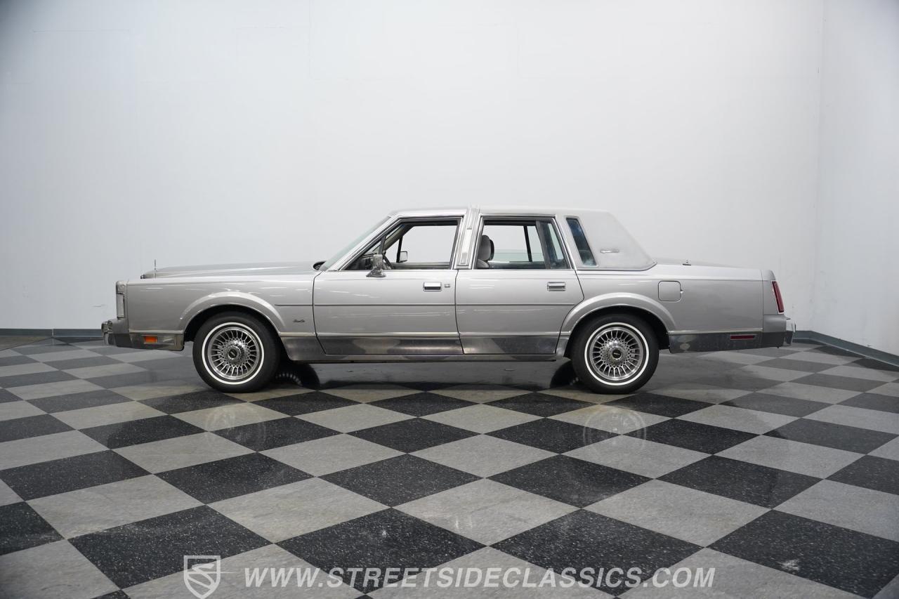 1988 Lincoln Town Car Signature Series