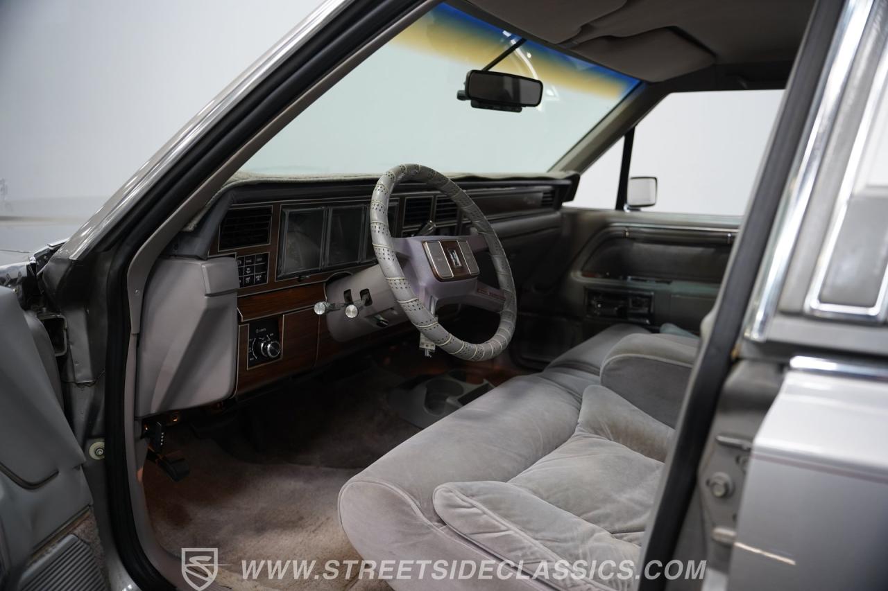 1988 Lincoln Town Car Signature Series