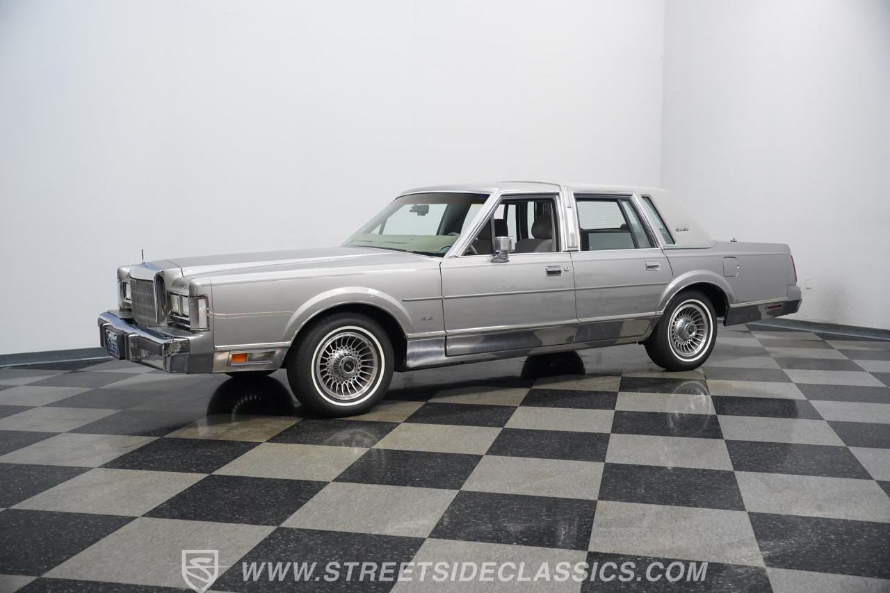 1988 Lincoln Town Car Signature Series