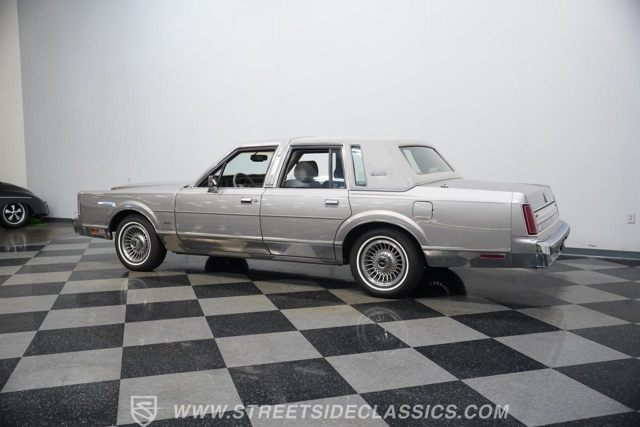 1988 Lincoln Town Car Signature Series