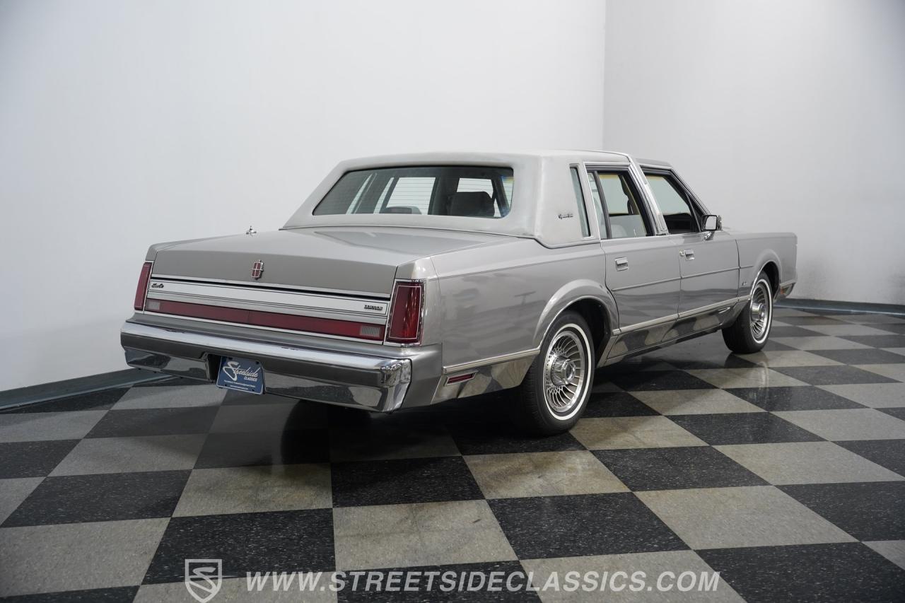 1988 Lincoln Town Car Signature Series