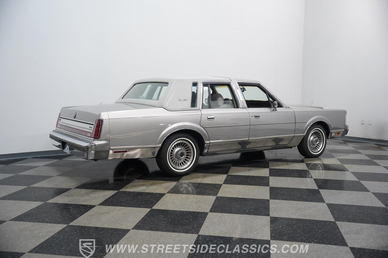 1988 Lincoln Town Car Signature Series
