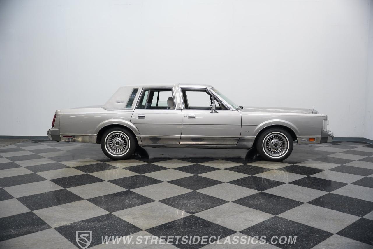 1988 Lincoln Town Car Signature Series