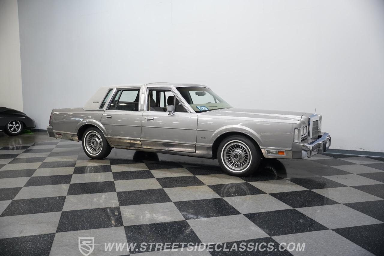 1988 Lincoln Town Car Signature Series