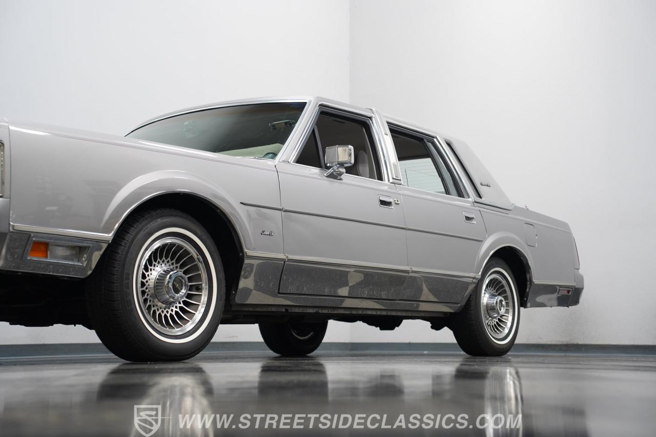 1988 Lincoln Town Car Signature Series