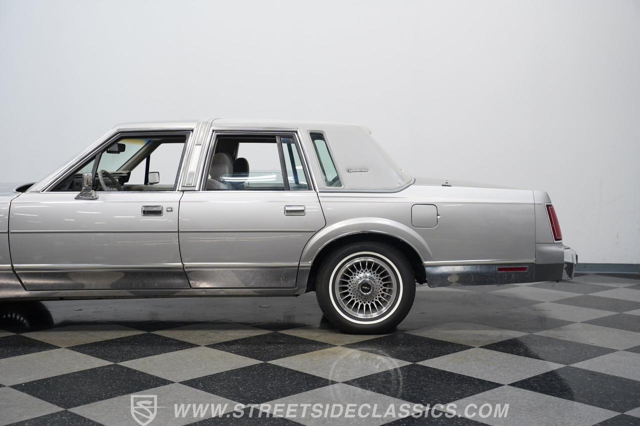 1988 Lincoln Town Car Signature Series