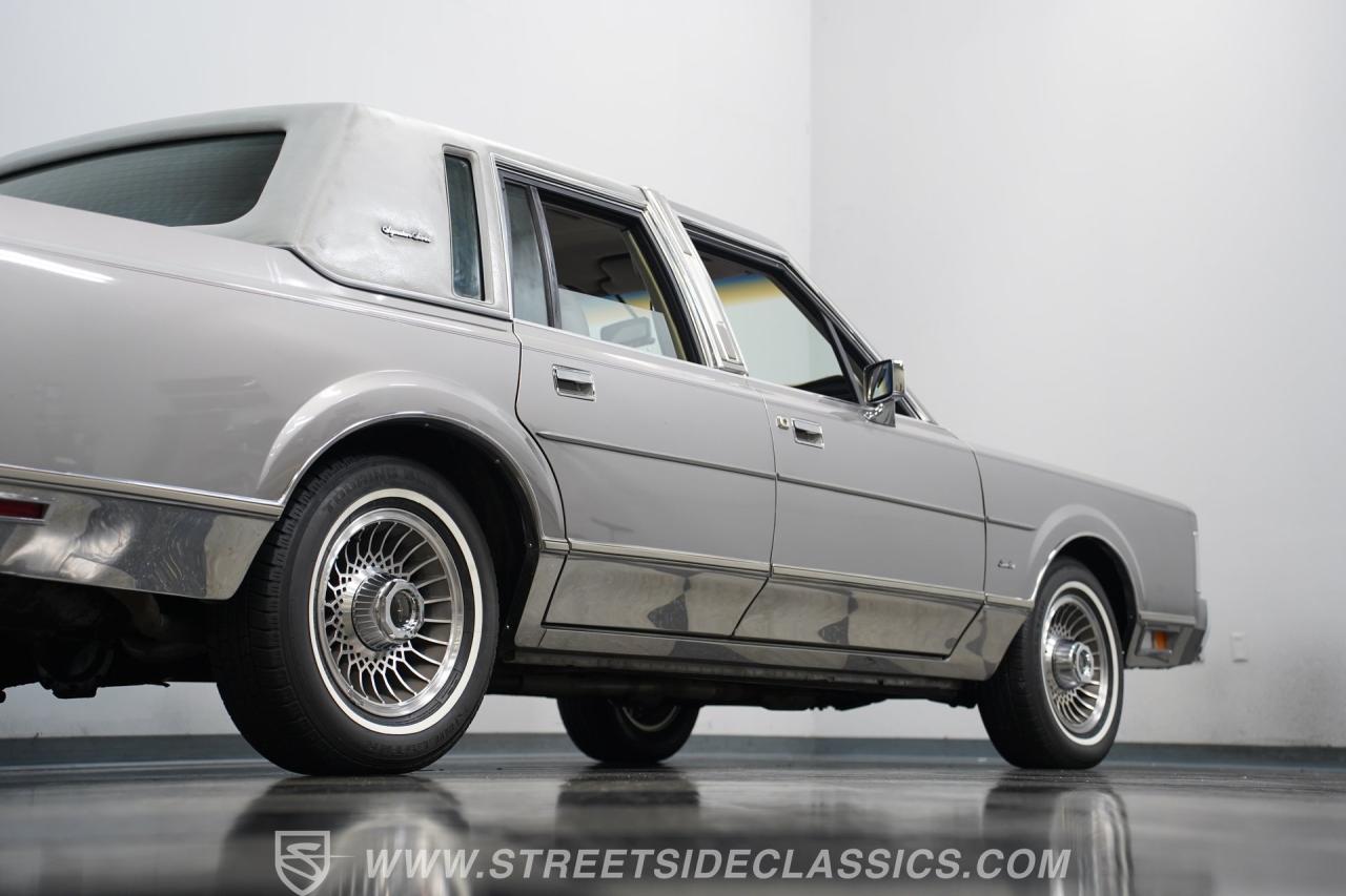 1988 Lincoln Town Car Signature Series
