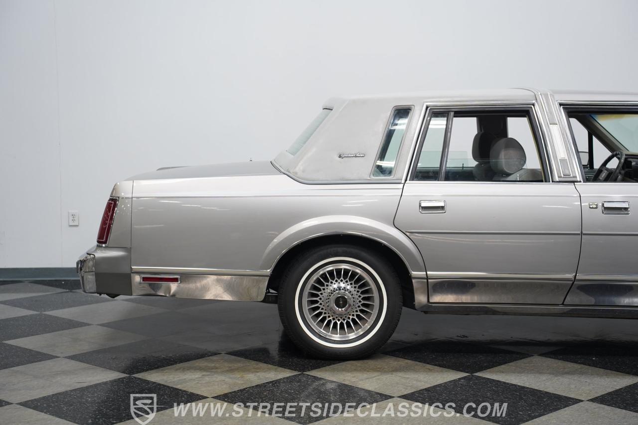1988 Lincoln Town Car Signature Series