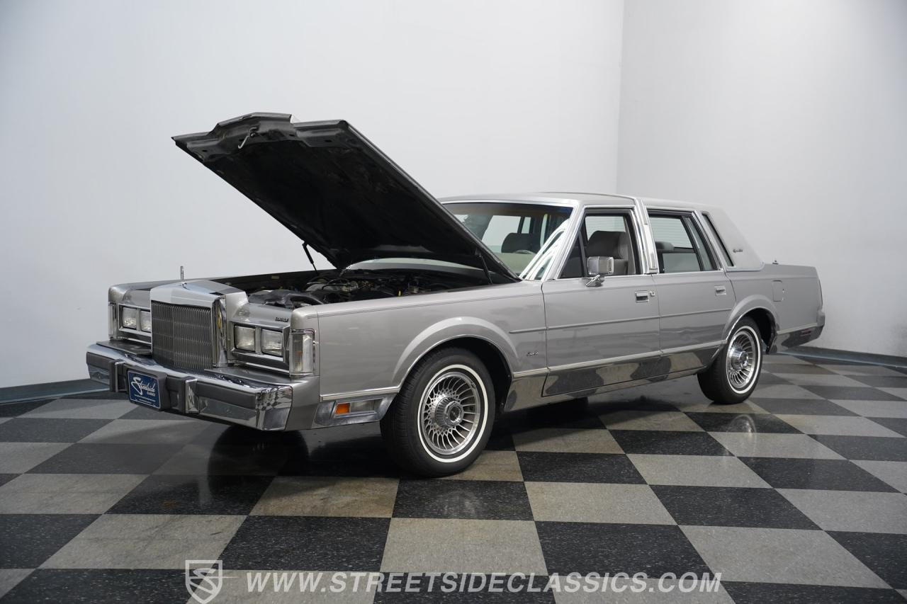 1988 Lincoln Town Car Signature Series