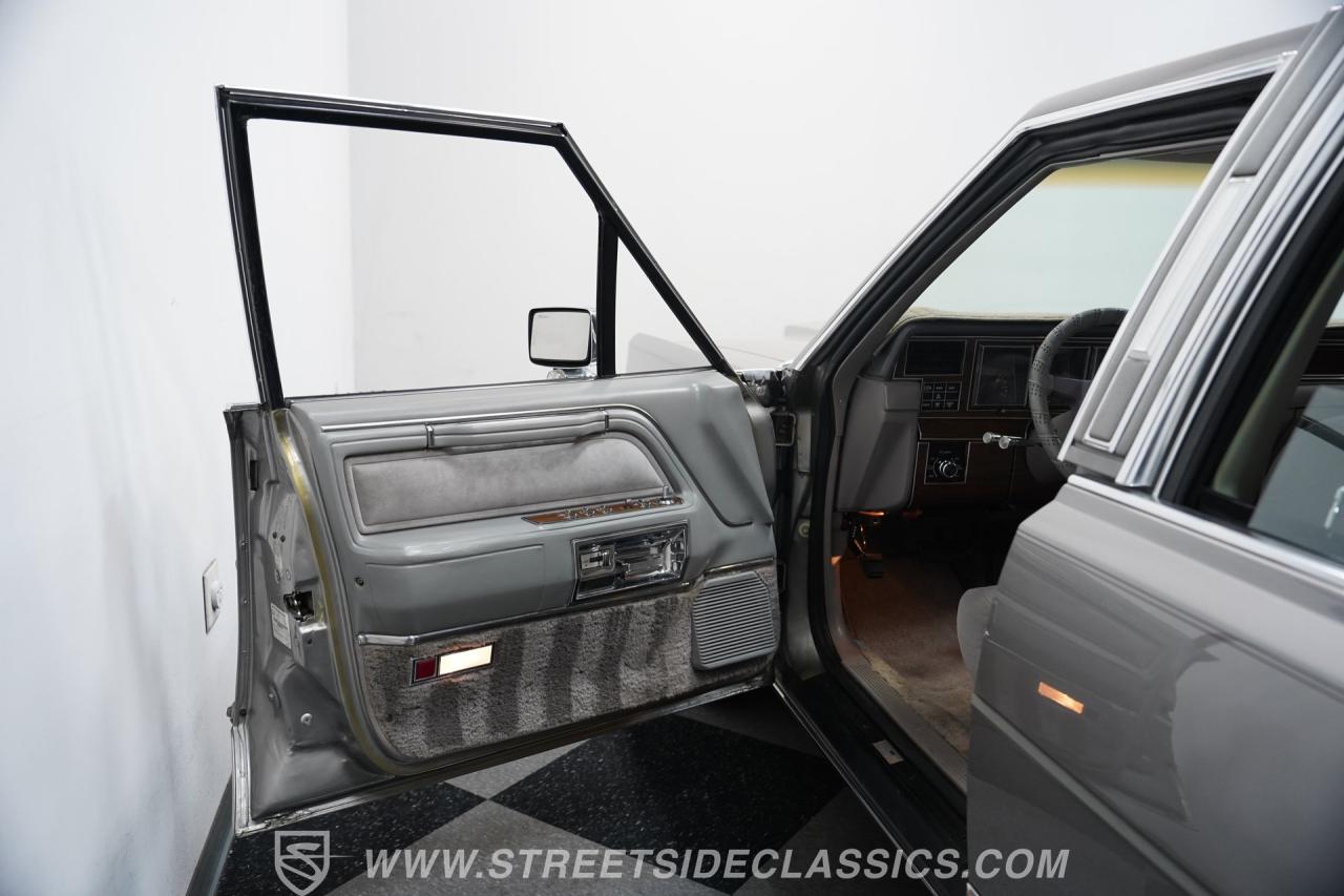 1988 Lincoln Town Car Signature Series