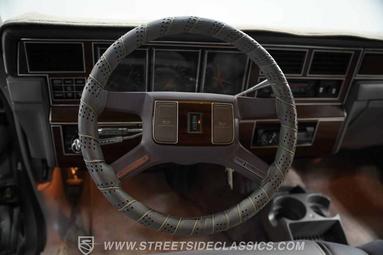 1988 Lincoln Town Car Signature Series