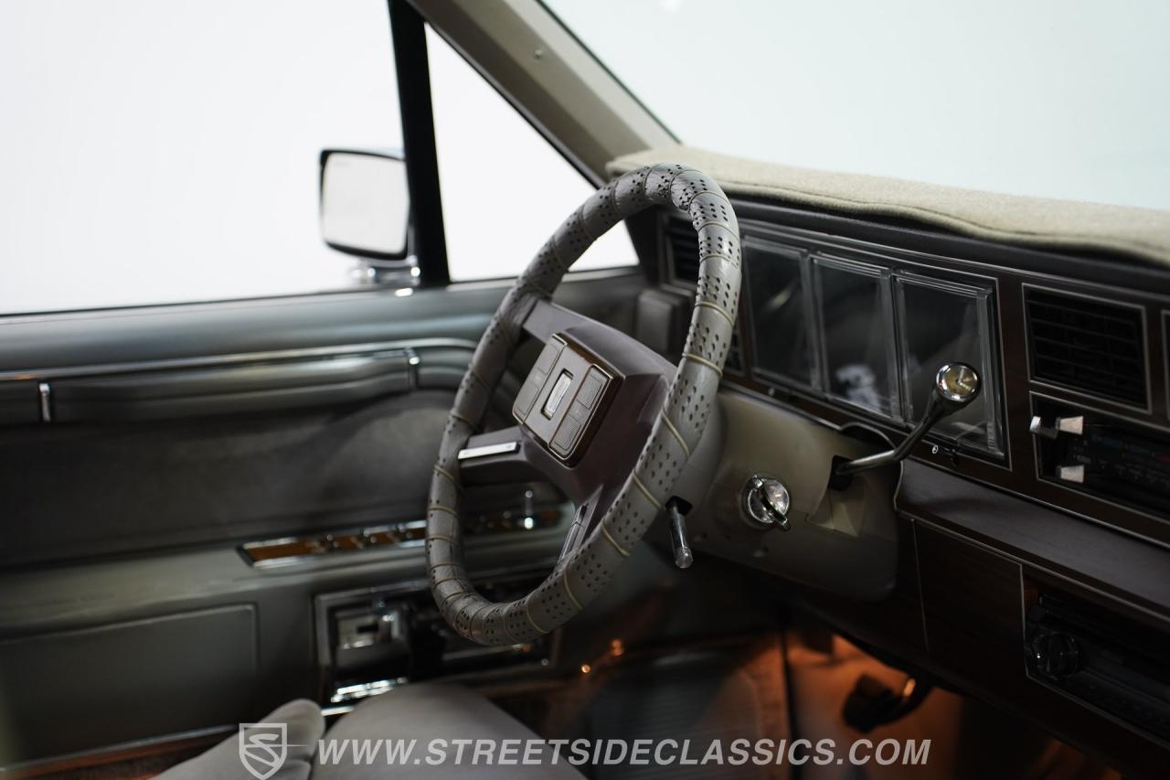 1988 Lincoln Town Car Signature Series