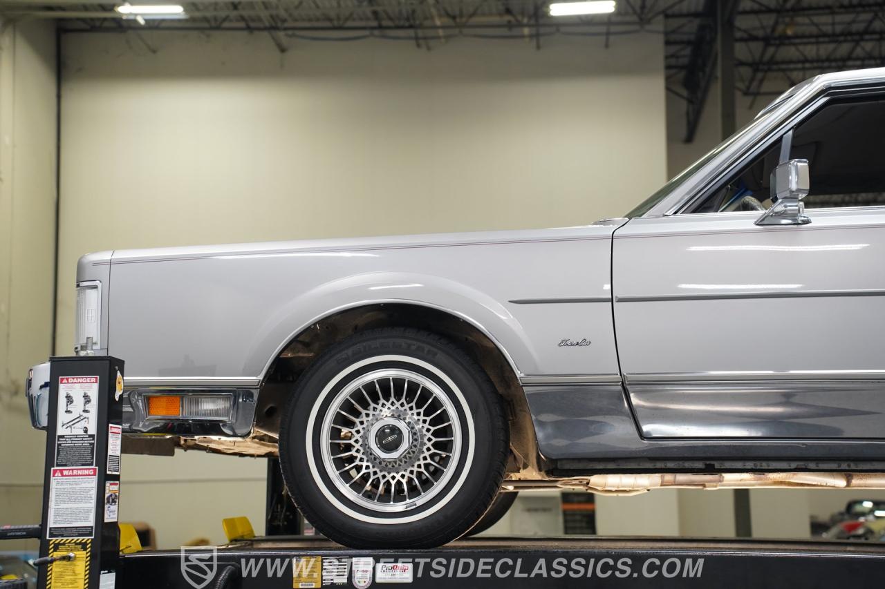 1988 Lincoln Town Car Signature Series