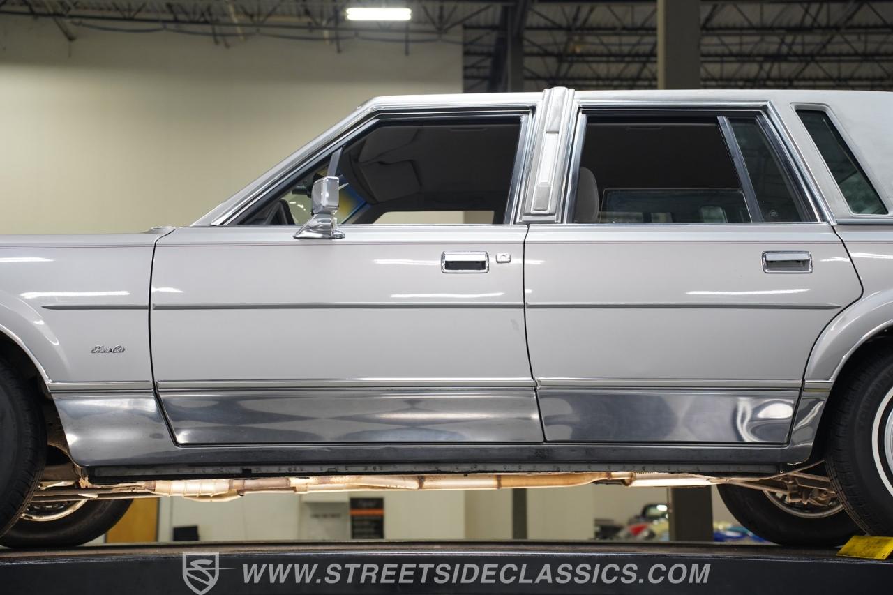 1988 Lincoln Town Car Signature Series