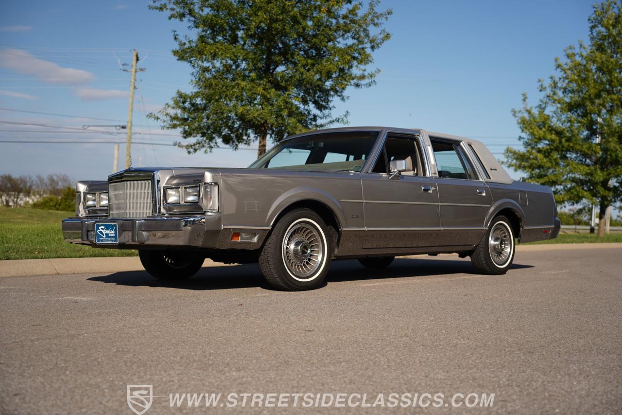 1988 Lincoln Town Car Signature Series