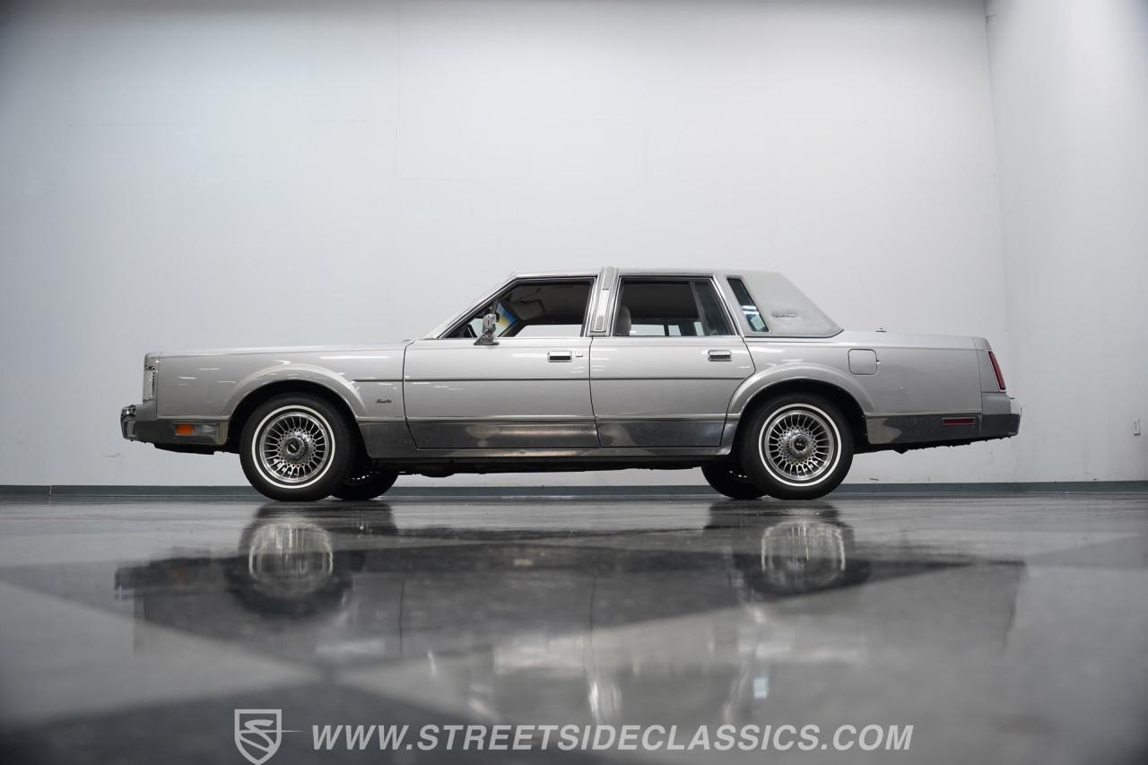 1988 Lincoln Town Car Signature Series