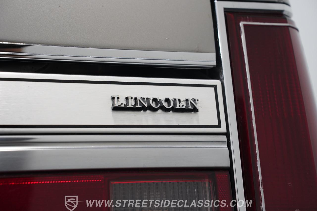 1988 Lincoln Town Car Signature Series