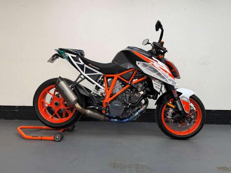 2018 KTM 1290 SUPER DUKE R