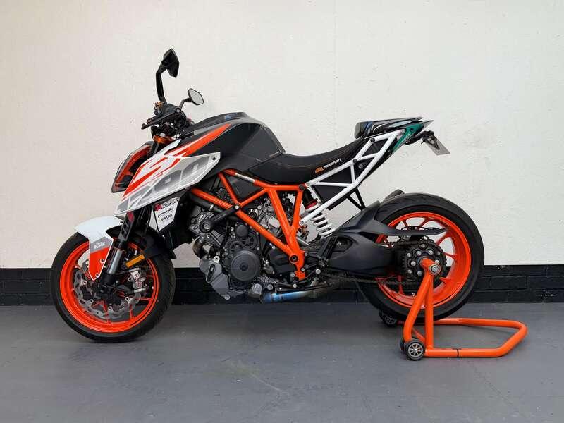 2018 KTM 1290 SUPER DUKE R