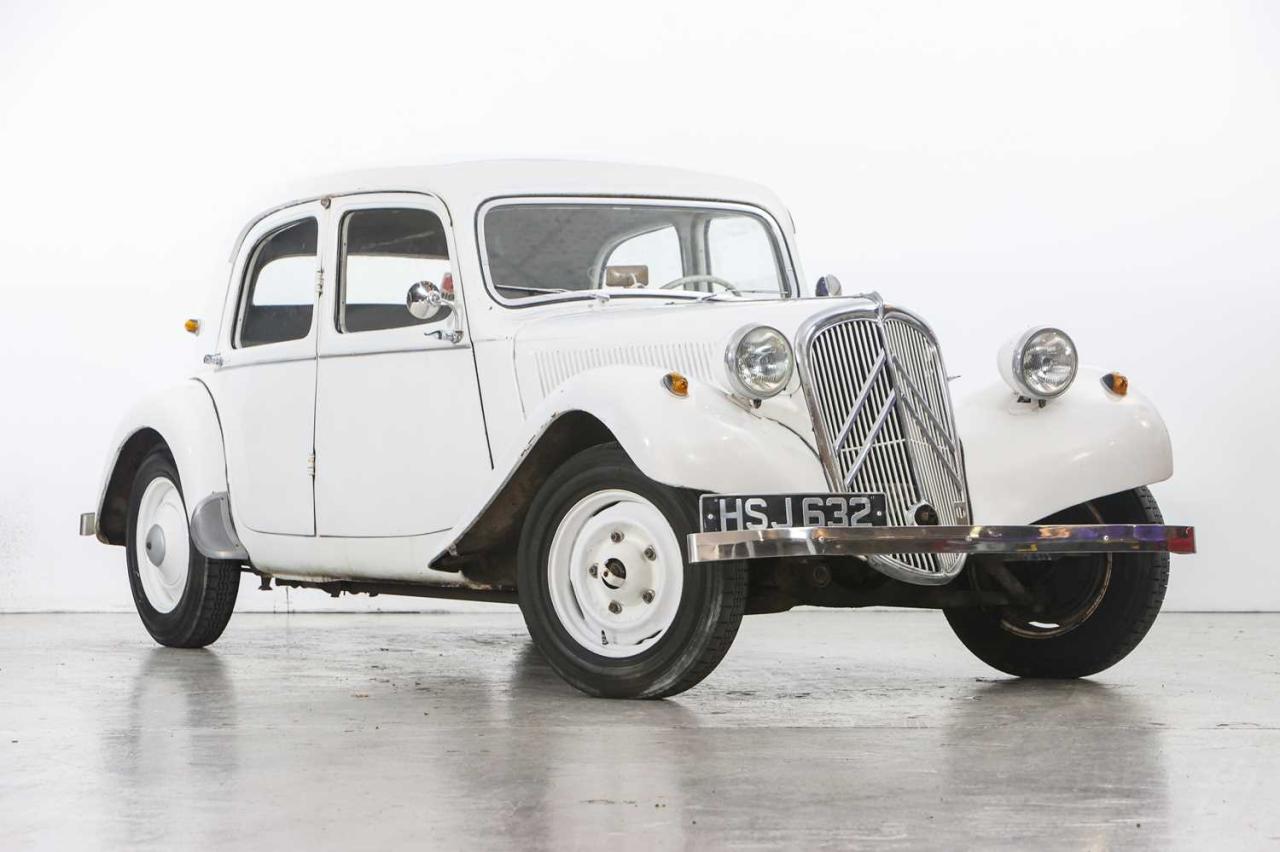 1953 Citro&euml;n Traction Avant Light 15